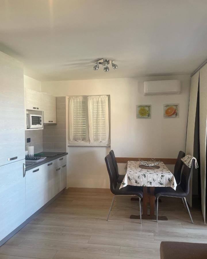 Residence4A-Appartamento Bianco Ravni Extérieur photo